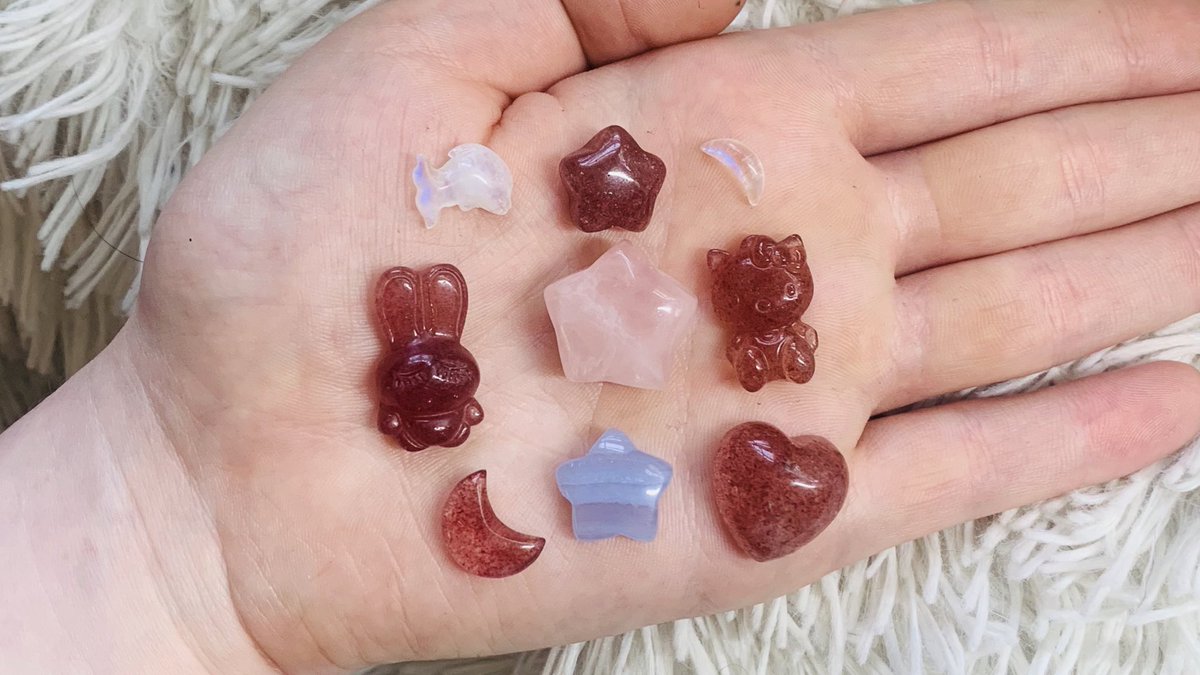 artbyjacstudio's tweet photo. 🍬Crystal “Candies” Giveaway🍬

Since you all were obsessed with these mini crystals that are (sadly) not edible, I decided to set aside a complete bundle of 1 of each type!

To enter:
•follow me
•RT this post
•RT my pinned post

One winner will receive everything pictured 💕 https://t.co/rrlzFSxUr1