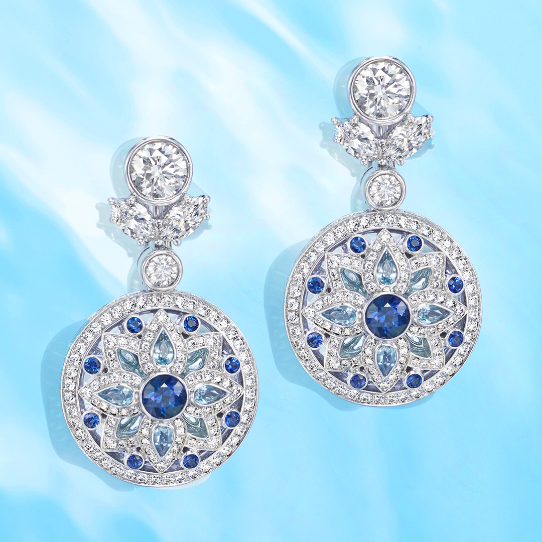 HarryWinston's tweet photo. Immerse yourself in a summer of enchanting wonder and superlative splendor. Discover the House’s Secret Wonder jewels: https://t.co/9a2kaTi6bH #HWSecrets #WinstonSummer #HarryWinston #HighJewelry https://t.co/VRfxL2iQrr