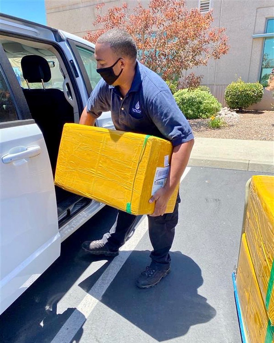 sdcwa's tweet photo. The Water Authority is proud to support the @SDFoodBank by hosting a virtual food drive as well as donating reusable bags that will be used to distribute meals to San Diego families. ❤️ https://t.co/ce13yguNVR