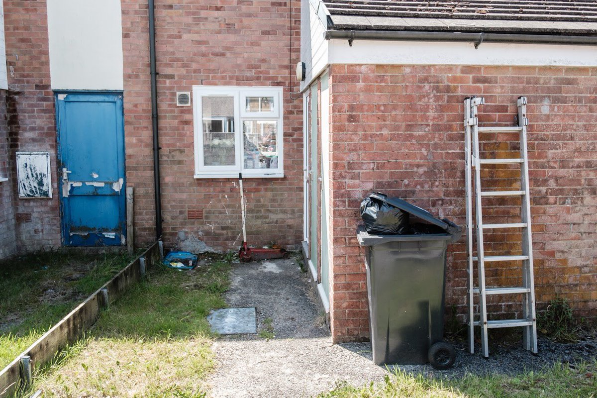 mathrobs's tweet photo. Some images from a new project I’ve been working on about the estate where I lived most my life... been meaning to do this for years, the images are a bit “samey” but that’s the nature of the place.
+
#streetphotography #documentaryphotography #documentingbritain  #ystradgynlais https://t.co/Pd8tkTkUvU