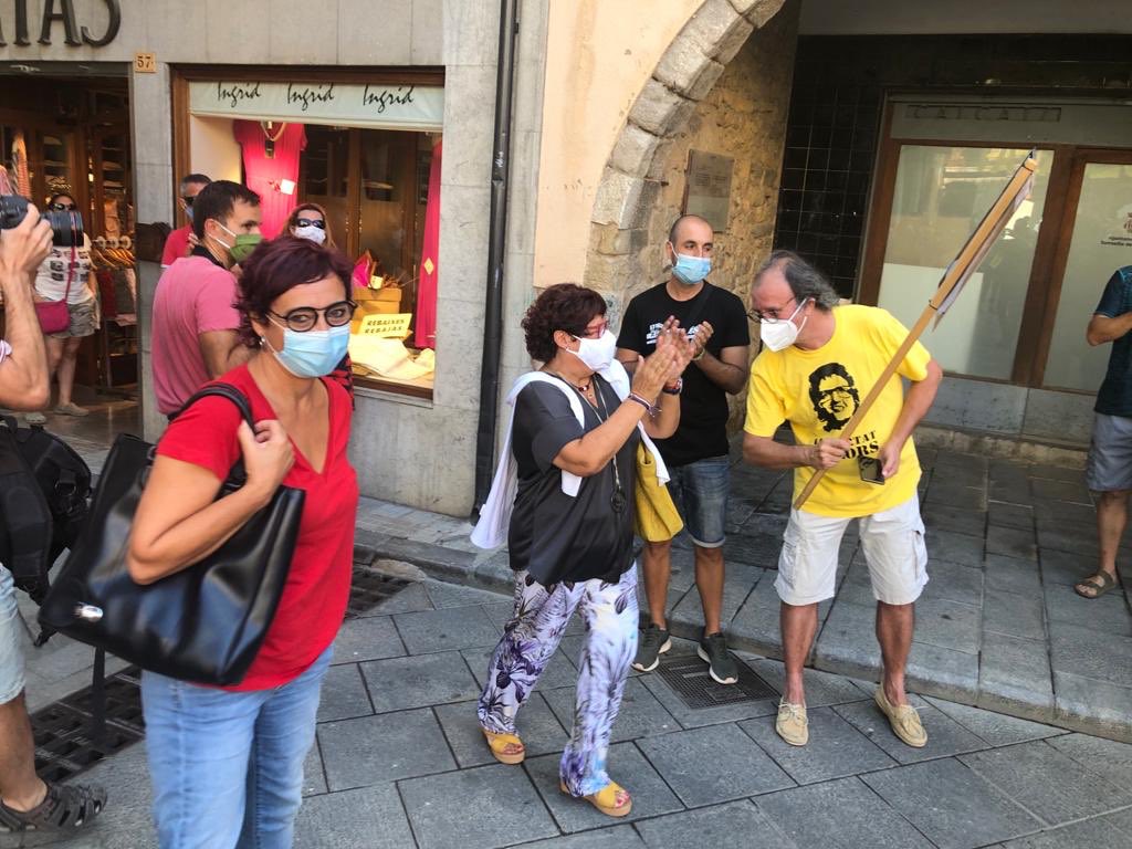 dolorsbassac's tweet photo. Sentir-se tan estimada per totes i tots vosaltres és el millor regal i em fa infinitament feliç. Gràcies per ser-hi avui i sempre. Sempre endavant! https://t.co/J3NvOnmbki