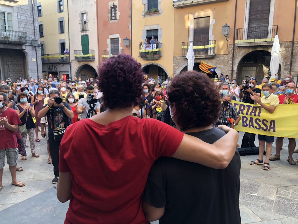 dolorsbassac's tweet photo. Sentir-se tan estimada per totes i tots vosaltres és el millor regal i em fa infinitament feliç. Gràcies per ser-hi avui i sempre. Sempre endavant! https://t.co/J3NvOnmbki