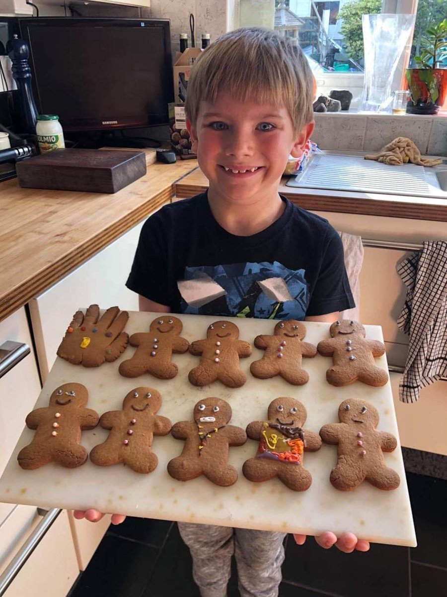 ljr245's tweet photo. More entries from Willow Beavers @1stSouthport @MerseysideScout #merseysidebakeoff looking delicious https://t.co/NcxrwqeH9U