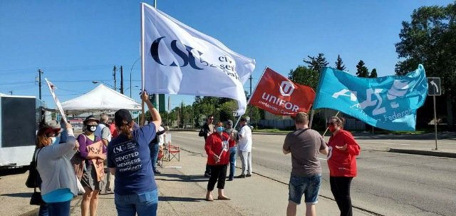 uniforlocal1990's tweet image. Solidarity with @lodge146 
CESSCO Boilermakers Locked Out since June 28. Please Come out in the Edmonton Area to show #solidarty #BARGAINING #BadFaith
#fairwages @UniforTheUnion 
@ABFedLabour 
@UnitedNurses 
@UFCW