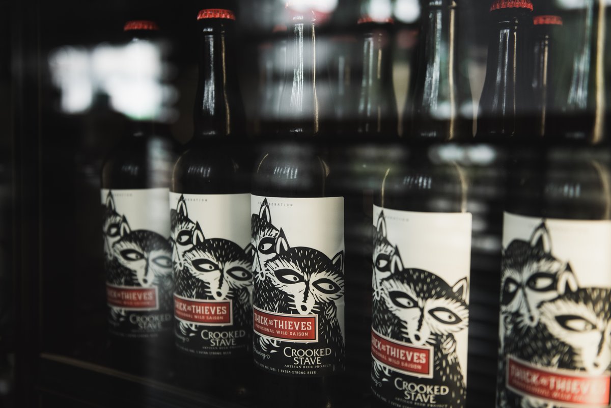 Strange_Fellows's tweet photo. TASTING ROOM | The weekend is almost here &amp; we're all stocked up with some of your favourite brews.
.
This Sat, July 18 we'll have Henry's Hip Eats (@h2eatsinc) Vietnamese Food Truck parked outside from 2pm. Join us for all day breakfast or other delicious options on their menu. https://t.co/47FXqNJouB