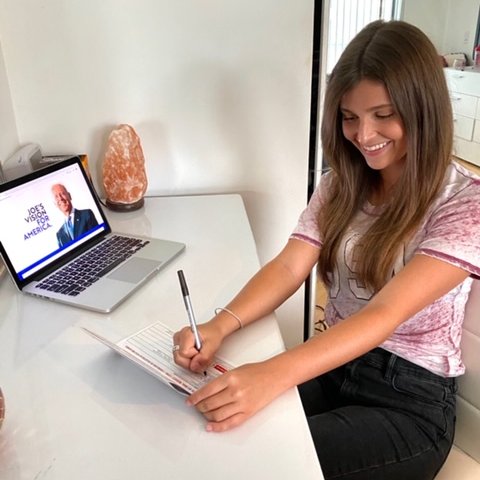 WineCalynn's tweet photo. After learning about all of @JoeBiden policies, I am happy to turn in my vote by mail request from to ensure I can #VoteForJoe safely from my home! #Biden2020 #TeamJoe #ridinwithbiden @FlaDems 
Learn more about Joe's policies at: https://t.co/JD1DJO3WjV
BLUE WAVE! https://t.co/XSIDIjzBIe