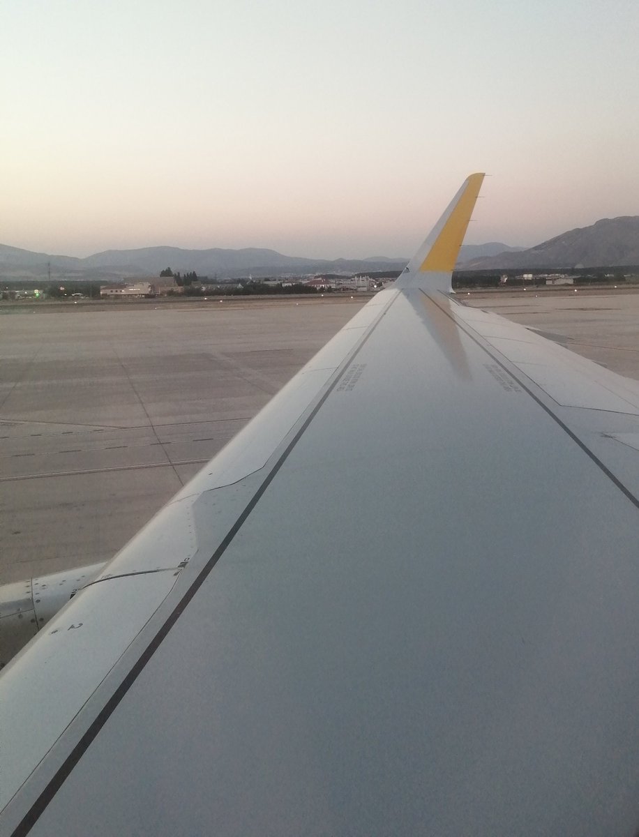 En unos minutos despegamos desde el aeropuerto de Granada(GRX). Dejamos atrás una ciudad de Granada que nos ha enseñado mucho y una experiencia inolvidable para todo el equipo.
Gracias por la oportunidad de participar en la final nacional CanSat Spain 2020 organizada por <a href="/EseroSp/">ESERO Spain</a>