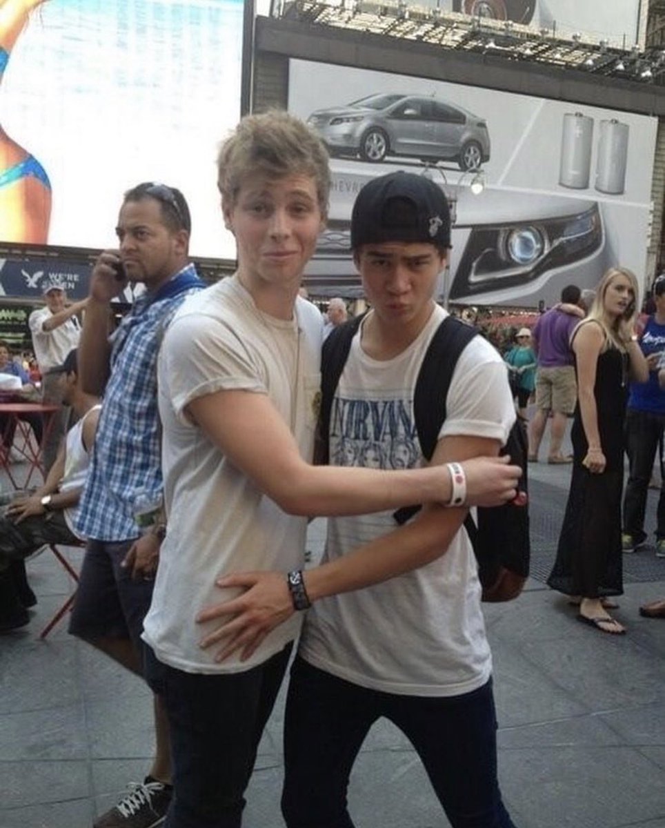 calum hood and luke hemmings: a thread