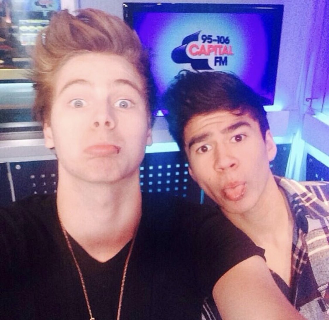 calum hood and luke hemmings: a thread