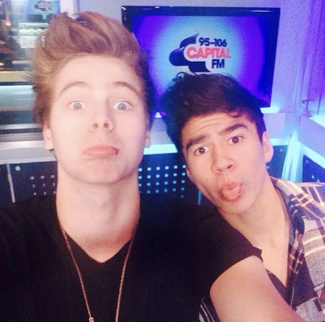 calum hood and luke hemmings: a thread
