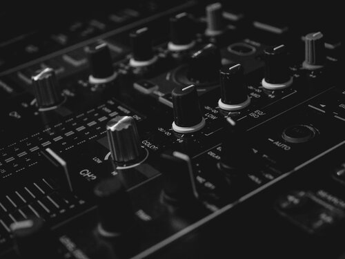 DJCoursesOnline's tweet photo. Looking for alternatives to Soundcloud for hosting your DJ mixes? We take a look at some of the competition.
https://t.co/wu8jtDIVdD
.
.
. 
#DJCoursesOnline #GoodVibes #MusicLovers #DJs #EDM #DanceMusic #DJing #Tips #Setlist #DJClasses https://t.co/ckRQoeRPyI