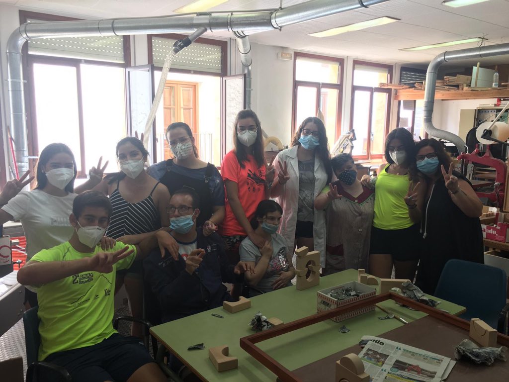 mcm_onda's tweet photo. Tras unos días inolvidables finalizamos nuestra experiencia de voluntariado. Hemos ofrecido todos nuestros dones al servicio de los demás y nos hemos comprometido a continuar con el legado que nos dejó Maria Rosa Molas. ¡Gracias!
#UbuntuMCM🌐 #FamiliaConsolación #CasaMariaRosa https://t.co/fVkFLJMJw2