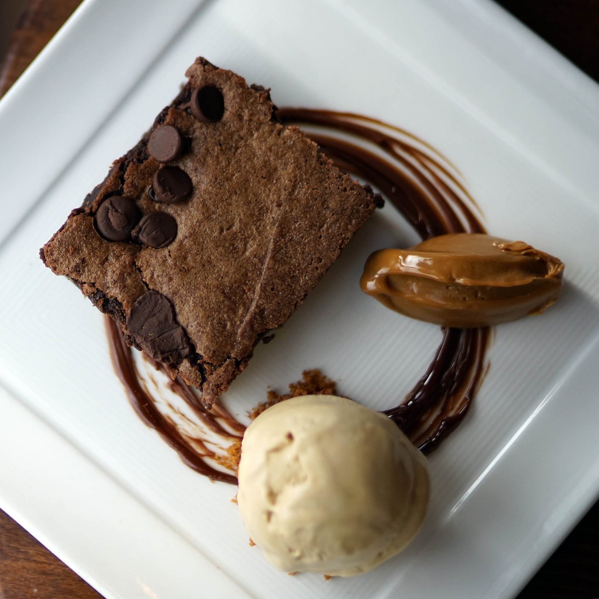 It's Friday! Treat yourself to something good! #goodfoodclt #goodfoononmontford #moffettrestaurantgroup #biscoff #brownie #cltdessert #charlottedessert