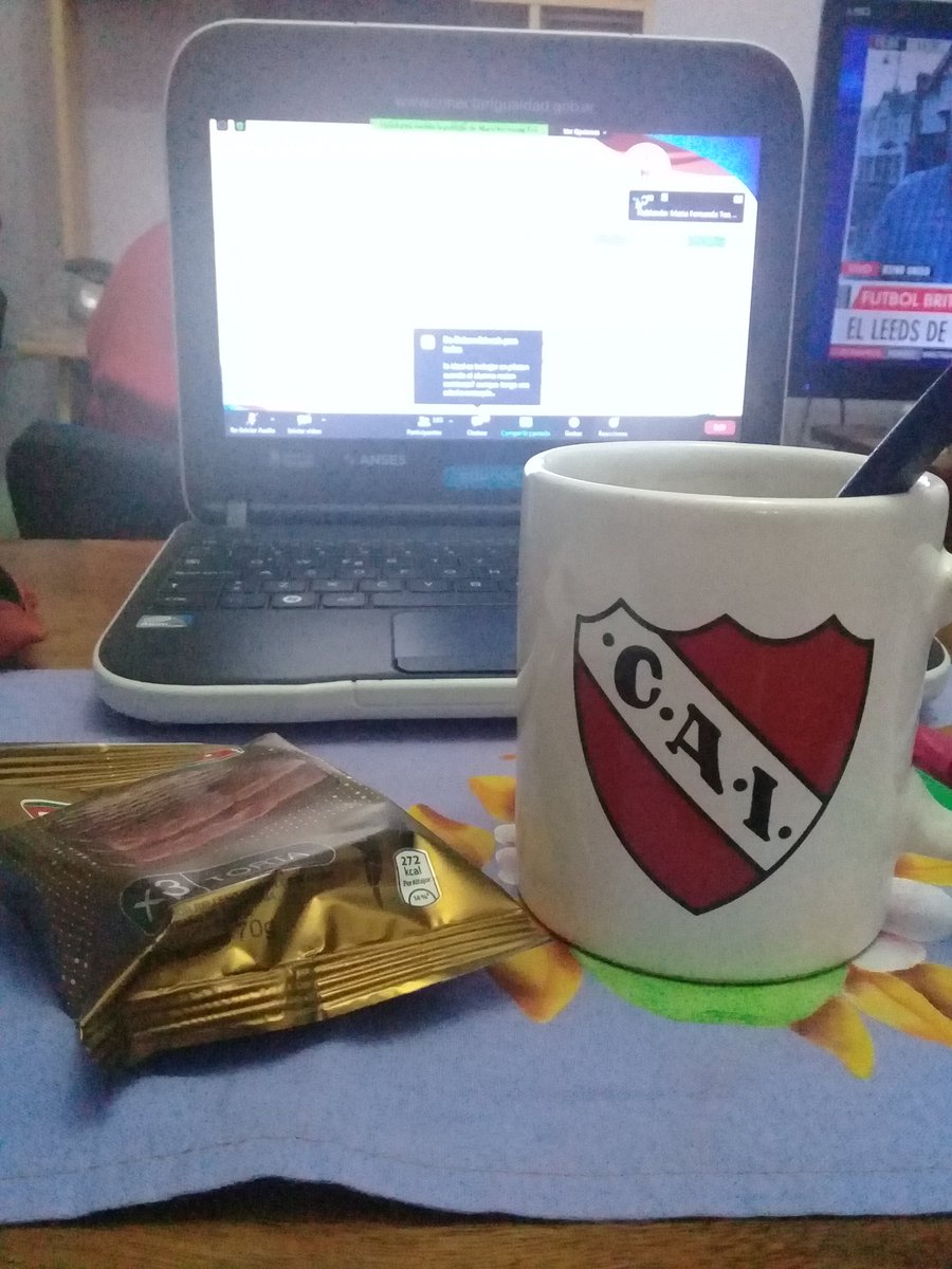 yeyegaleano's tweet photo. Se cursa 😁💪☕ #Fadepac Deportes para personas con parálisis cerebral #Natacion 🏊 https://t.co/yA65Oq3ffH