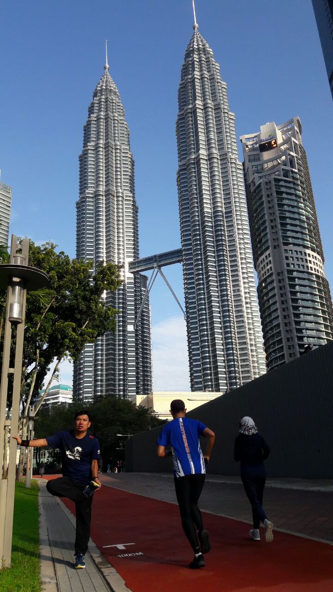 _jorji's tweet photo. Bukan berapa jauh kita berlari tapi bagaimana dan dimana kita bergambar.
#TipsJogging https://t.co/KaRJ3YhaSf