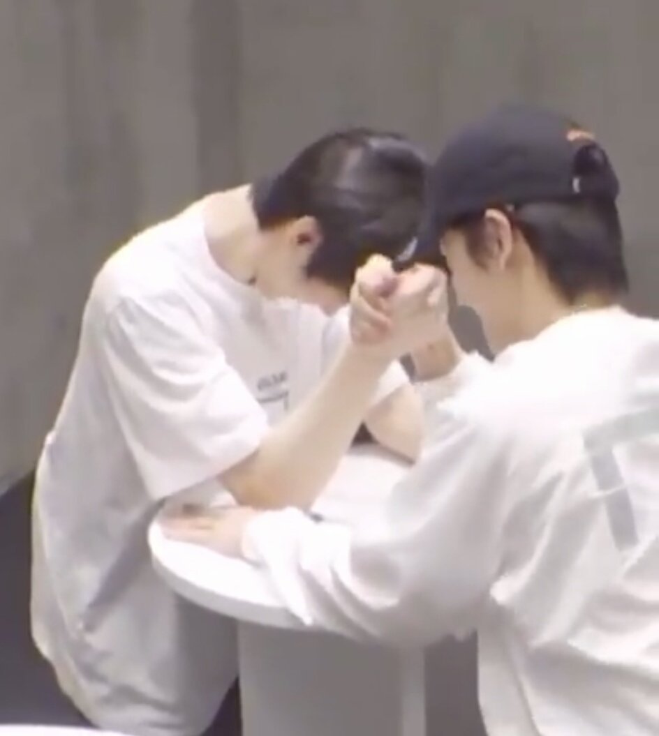 sunghoonniee's tweet image. I want to appreciate and thank Jake because he really made sunghoon laughs happily, I will not forget how Sunghoon laughs when he's with Jake. 🥺🤧
#ILAND_EP4