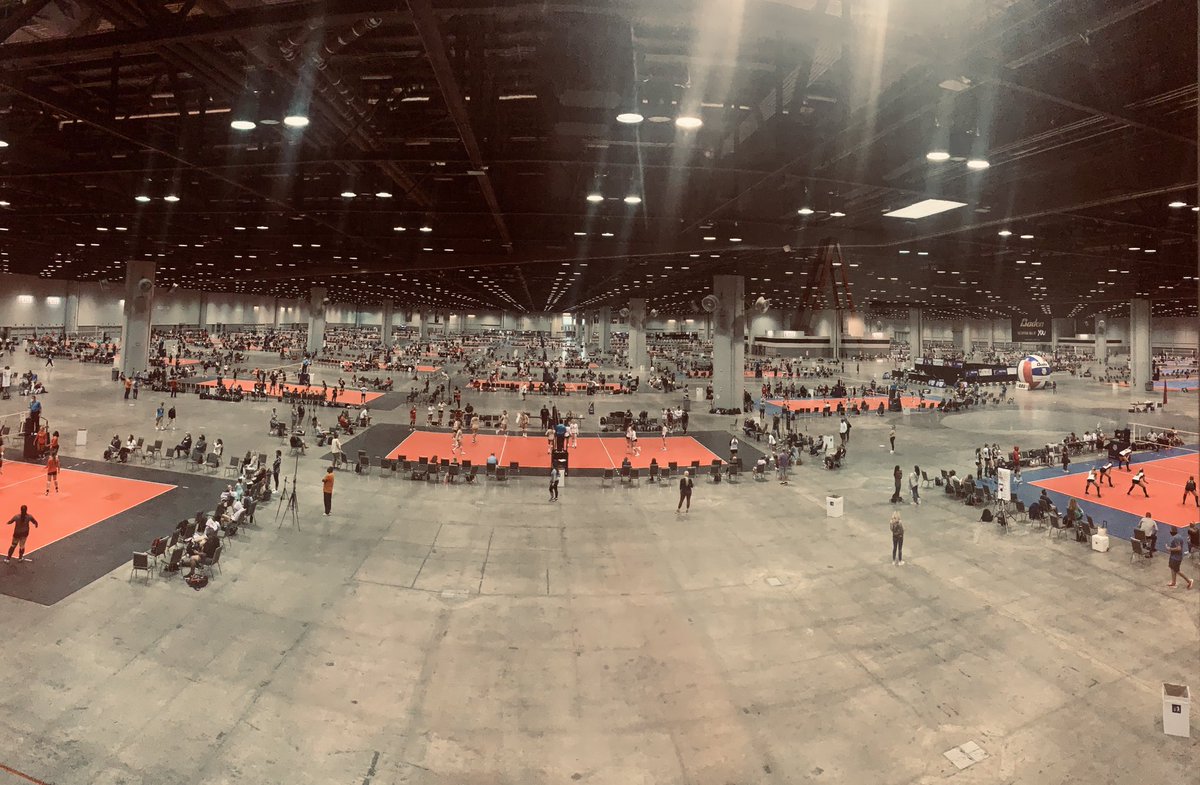 AAUVolleyball's tweet photo. Who is ready for championships tomorrow ?! #AAUVBNatls #AAUVolleyball #aausports https://t.co/nYCTmqMjbo