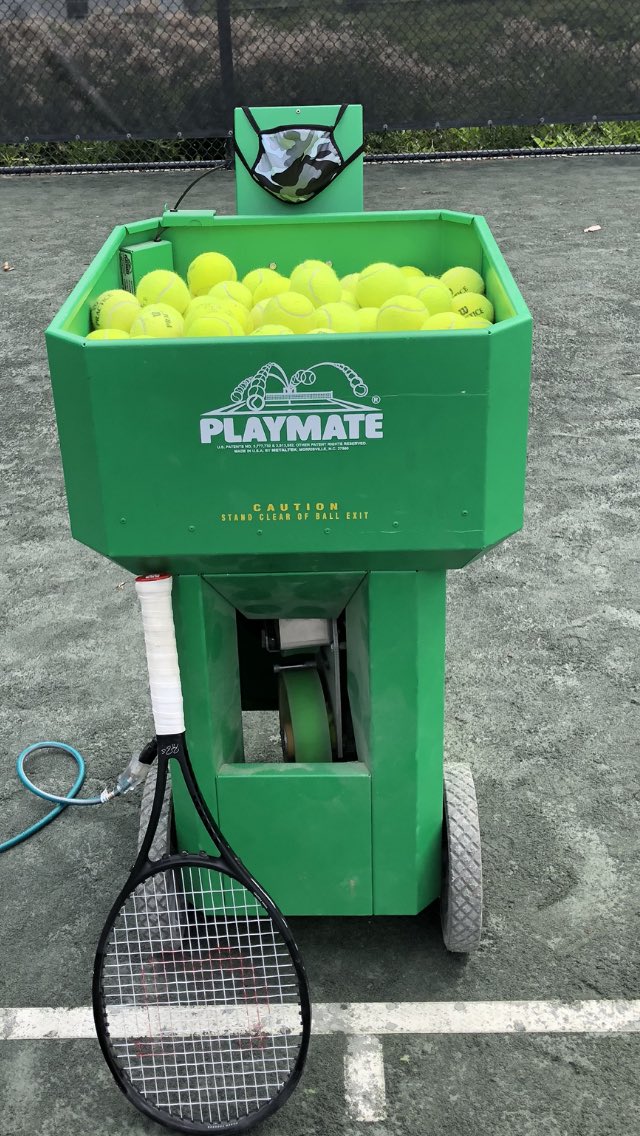 drnickUSA's tweet photo. Even my ball machine/hitting partner wore a mask today! No better/healthier sport than tennis- especially when #SocialDistancing needed! 

B🎾🎾M

@WilsonTennis #RF97 @rogerfederer @USPTA_Tennis @usta @bgtennisnation https://t.co/6ZbzYTYHQD