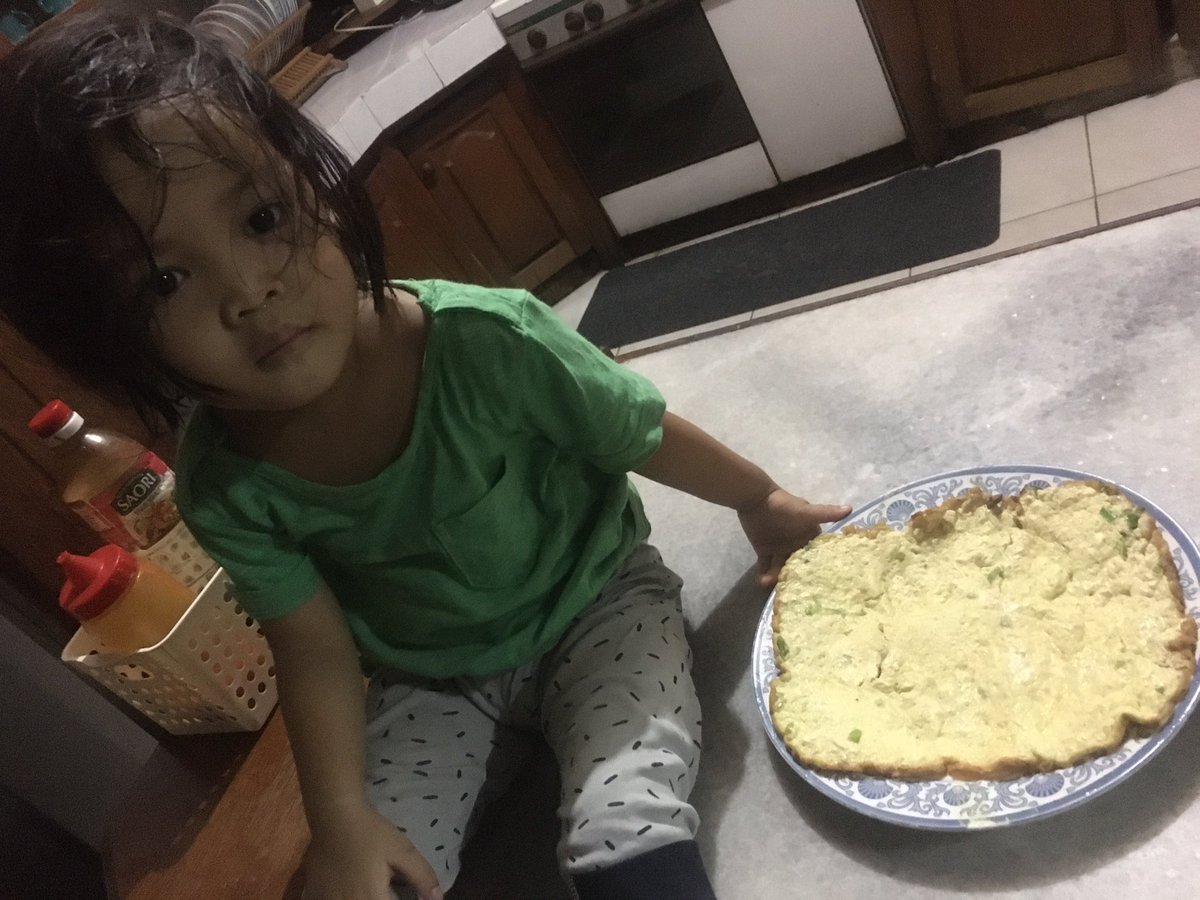 muhammadrully's tweet photo. Bangun2 nangis mau makan katanya. Semalam makannya cm 3 suap, gara2 ngemil melulu...

Resep andalan telur tahu jamur jadi menu utama deh biar cepet jadi

#Sarapan
#AnakPerempuan
#AnakPembawaSurga
#Parenting
#IslamicParenting
#themoenandirs https://t.co/tFjFulfeR3