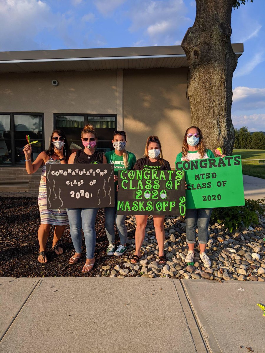Katie_Kent13's tweet photo. 6th grade drive through celebration! So proud of you class of 2020-I can’t wait to see what you do as a streak! #dragonnation @iaione_robin @schabbate @ccoscia2 @agiordano72 @JohnMelitsky @MansfieldPTA @melmnj https://t.co/7uEzCAhNCF