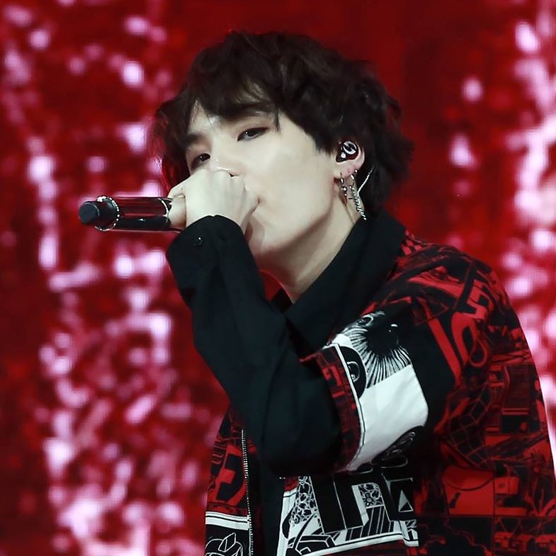 a thread of black haired yoongi in red for the early-2000’s hot topic emo kids