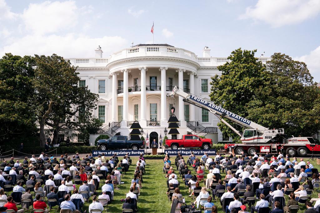 WhiteHouse45's tweet photo. "We have removed the gigantic, regulatory burden Americans have been forced to carry for decades, freeing our citizens to reach their highest potential." 

— President @realDonaldTrump 🇺🇸 https://t.co/BeFMkt6Igo