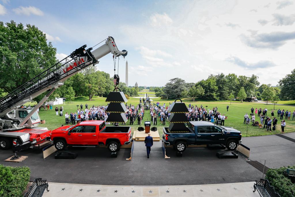 WhiteHouse45's tweet photo. "We have removed the gigantic, regulatory burden Americans have been forced to carry for decades, freeing our citizens to reach their highest potential." 

— President @realDonaldTrump 🇺🇸 https://t.co/BeFMkt6Igo
