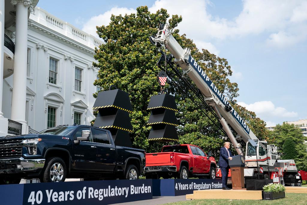 WhiteHouse45's tweet photo. "We have removed the gigantic, regulatory burden Americans have been forced to carry for decades, freeing our citizens to reach their highest potential." 

— President @realDonaldTrump 🇺🇸 https://t.co/BeFMkt6Igo