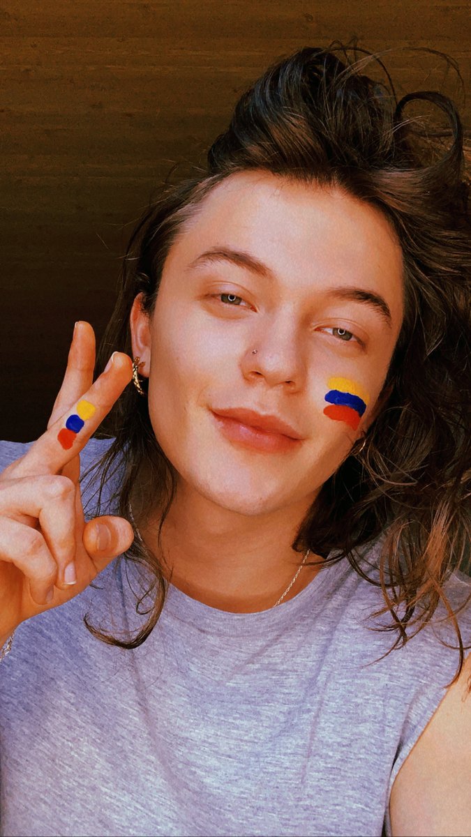 lv5music's tweet photo. Si pudiéramos elegir en que país nacer, definitivamente habría sido Colombia, nuevamente. ¡Qué honor pertenecer a esta tierra llena de gente echada pa’lante! 
¡Somos música y canciones! 🇨🇴
#20DeJulio https://t.co/mN0eSTxkTh