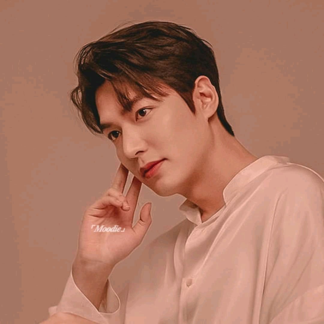 Elsasyavitri15's tweet photo. Oppa 💟 Lee min hoo 💟
#LeeMinHo 
#leeminho_이민호 #leeminhoo
#leeminhobirthday #leeminhoday
@ActorLeeMinHo #minoz https://t.co/Q9HUQAImxd