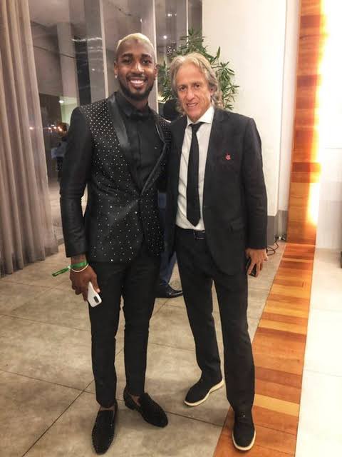 GersonSantos08's tweet photo. Lembro da nossa primeira conversa, Mister. Pelo telefone você conseguiu extrair algo que, dentro de mim, estava apagado: a confiança no meu futebol. Você me fez entender que o futebol é muito mais que dar assistência e fazer gol.

Agradeço cada conversa, esporro e carinho. ❤️❤️ https://t.co/NlYcB9DJRF
