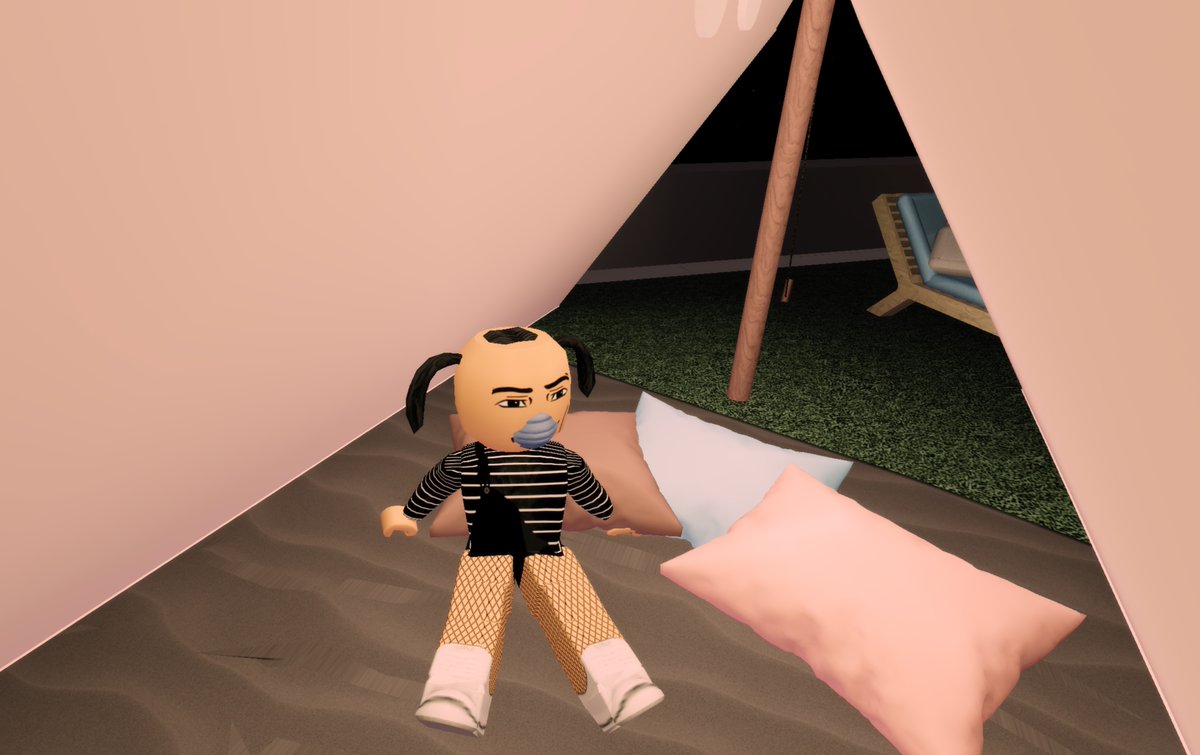 gabyfish10's tweet photo. Camping In the summer is fun. https://t.co/hhQGdKGIuD