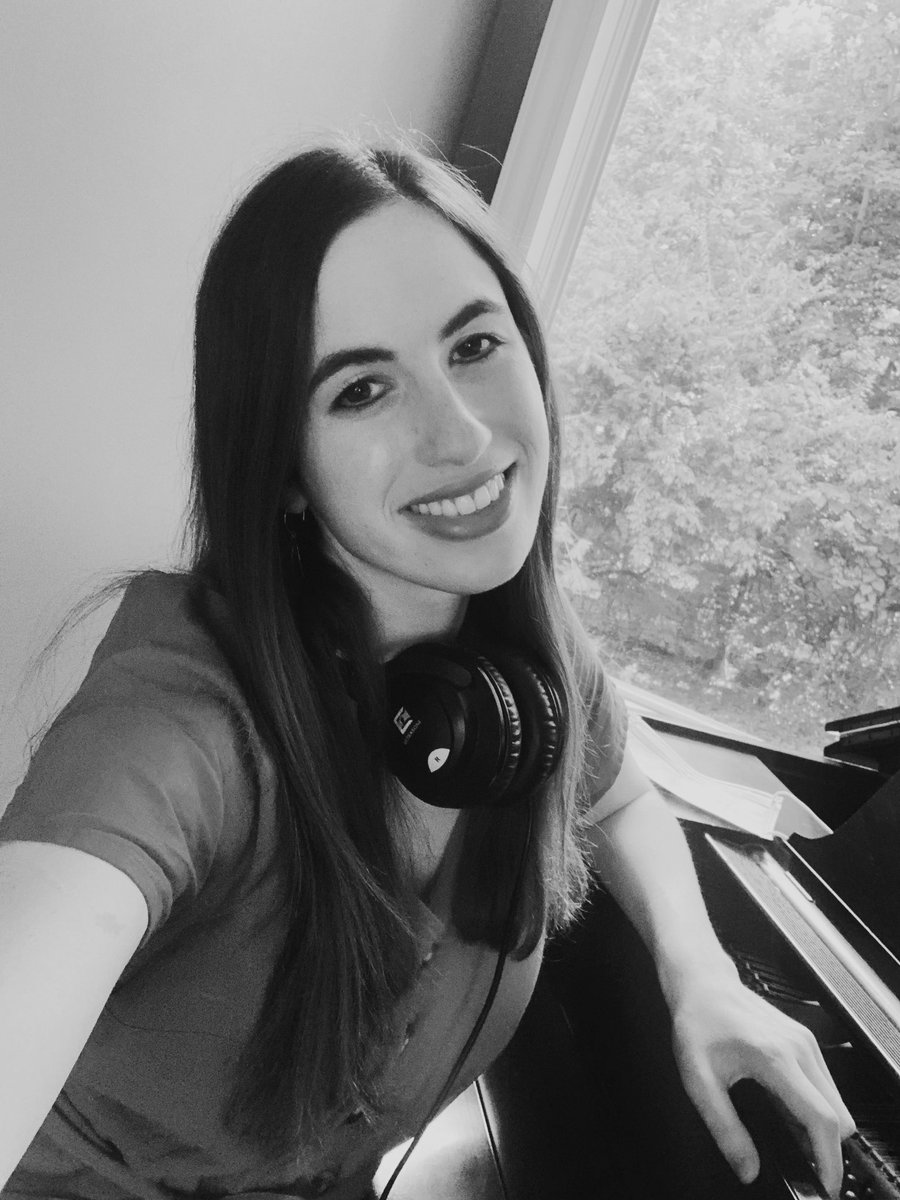 Good week recording in the studio and at home! ✨ + my last single before the EP release is ready to pre-save!  ffm.to/tiegercloseeyes
