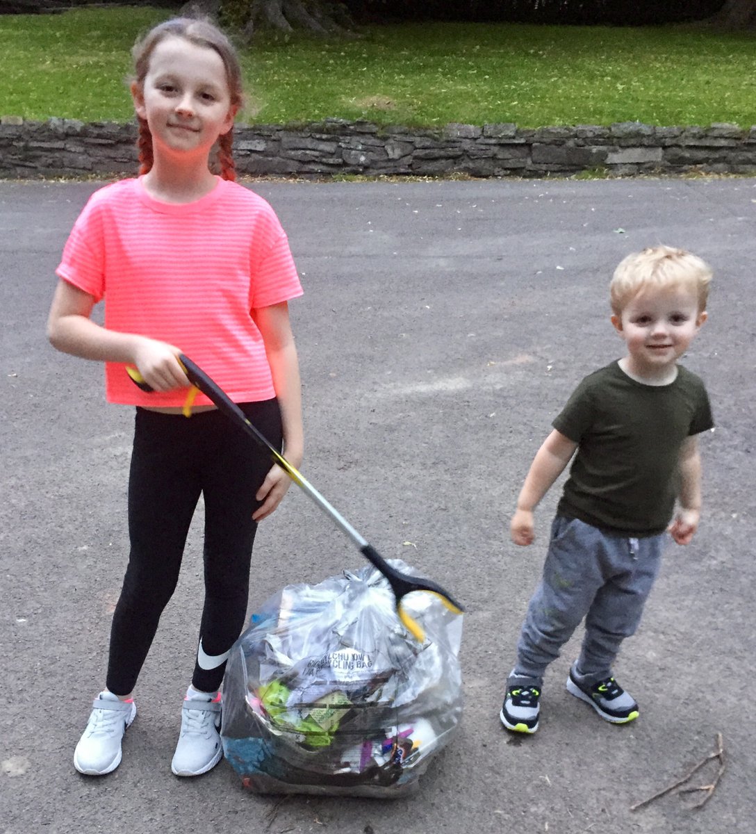 MichelleMo21286's tweet photo. Had a little tidy up in Trealaw Cemetery @RCTCouncil #ecowarriors #lessplastic https://t.co/gWzeVztjsS