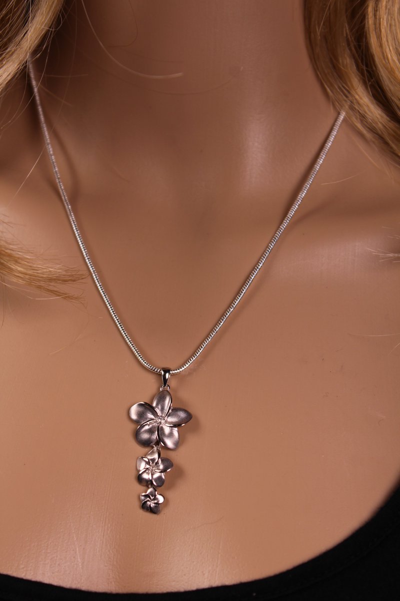 This Sterling Silver Flower Pendant Makes a Soft Statement with its Matte Finish and Simple Design!
#sterlingsilverpendant #sterlingsilvernecklace #pendants #necklace #flowers #floral #925sterlingsilverjewelry   #flowerlovers #flowerjewelry  #flowerpendant fringeflowersandfrills.com/epages/2121588…
