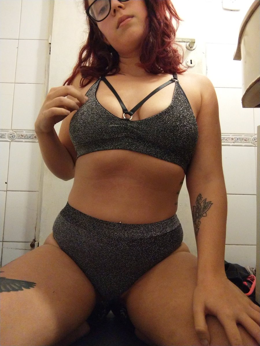 LolaFox01's tweet photo. Tengo lenceria nueva...querés un set con esto???? https://t.co/luVkyvasAJ
