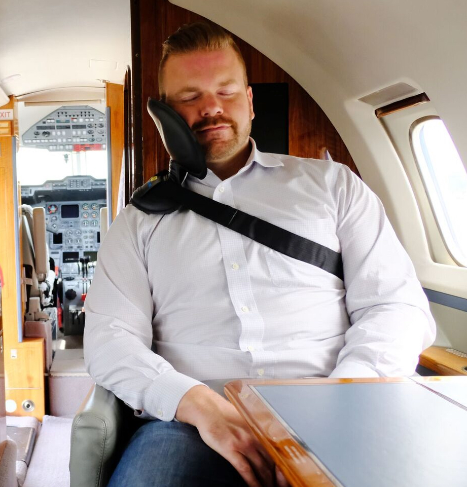 NapAnywhere's tweet photo. Heading out soon for your first vacation in months? Don't forget the award-winning NapAnywhere®, perfect for a great nap on a flight, a train, or a long road trip. Now on sale with free U.S. shipping at https://t.co/WYWSgLEeF2. #travel #napanywhere #neckpillow https://t.co/lEXCY5UWhn