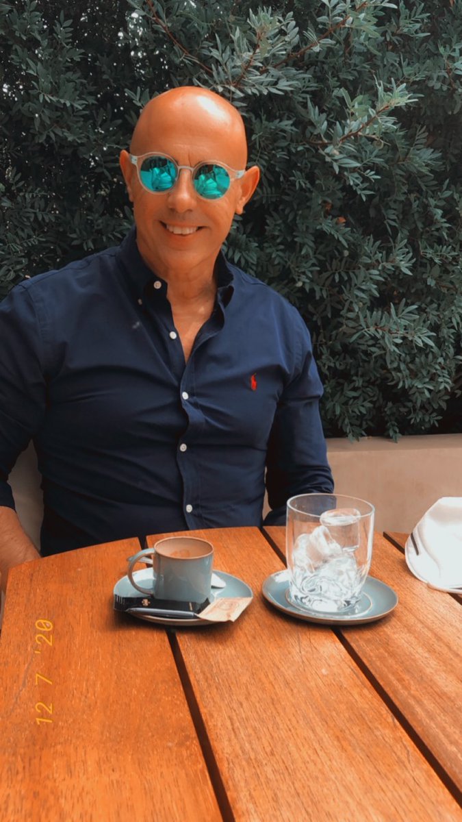 Costa_Perruquer's tweet photo. Moltíssimes gràcies a totes les persones que heu dedicat uns segons del dia d'avui a felicitar-me per les diferents xarxes socials i WhatsApp en el dia del meu cinquanta-sis aniversari. Entre tots heu aconsegid fer-me més feliç #ramoncostalifestyle #banyoles #costaperruquer https://t.co/TZ8KgN3kGN