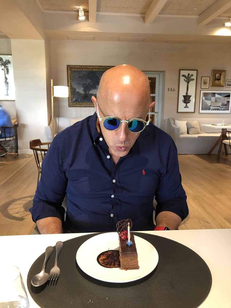Costa_Perruquer's tweet photo. Moltíssimes gràcies a totes les persones que heu dedicat uns segons del dia d'avui a felicitar-me per les diferents xarxes socials i WhatsApp en el dia del meu cinquanta-sis aniversari. Entre tots heu aconsegid fer-me més feliç #ramoncostalifestyle #banyoles #costaperruquer https://t.co/TZ8KgN3kGN