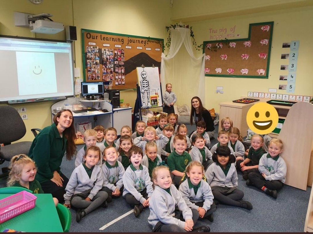 lhpEYFSmarkie's tweet photo. THANK YOU💚 so much RL for all of the happy memories we have together. Even though our Reception year was cut short we had lots of fun and I know you are going to be just as amazing in Year 1! See you all soon 😊💚 https://t.co/G8cjdrDsvo