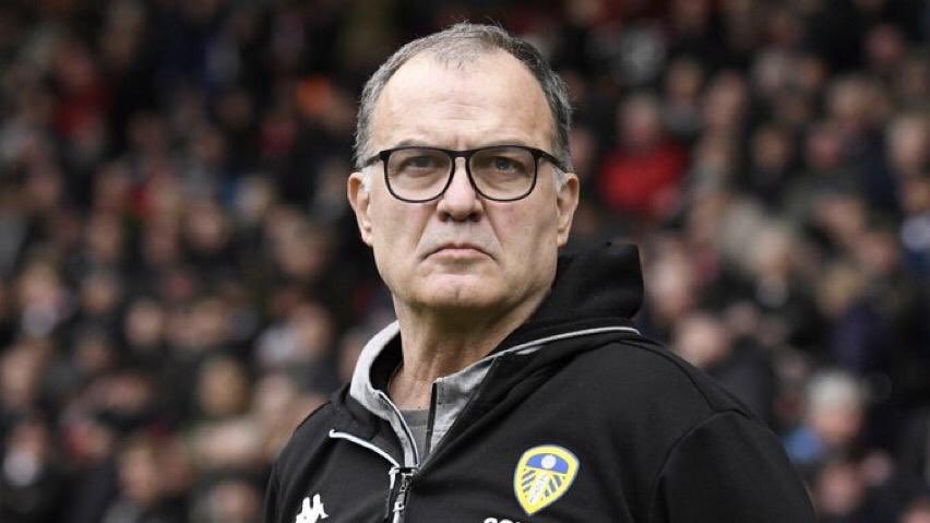 AritzAduriz11's tweet photo. Zorionak a Marcelo Bielsa, Diego Reyes y Pablo Quiroga por su ascenso a la @Premierleague con el @LUFC Buen trabajo 💪🏼👏🏻 #AA20 https://t.co/fe7RZf5EA1