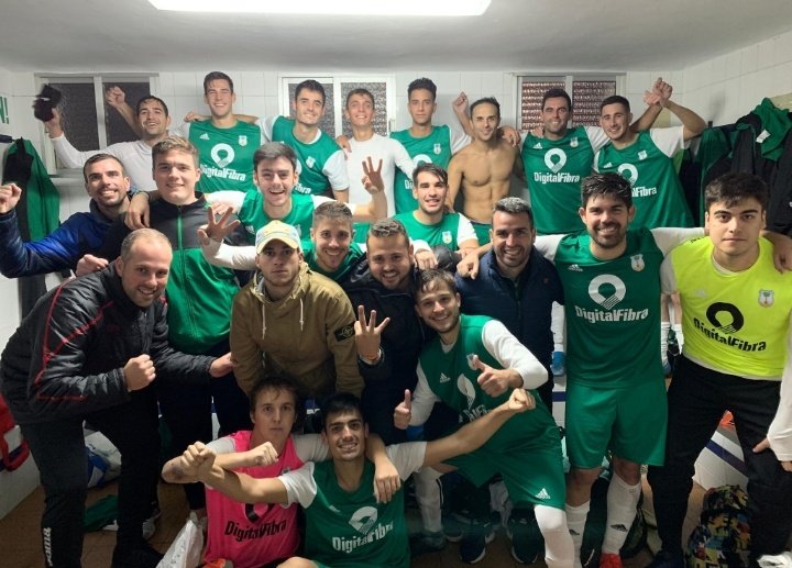 ManzanillaCF1's tweet photo. Gran temporada y gran eliminatoria, pero sobretodo orgullosos de la imagen que hemos dado antes, durante y al final de la temporada.
¡Gracias a los jugadores, a los técnicos, directivos y como no, a la afición! 👏🏼💚 https://t.co/lgVd9vdqzQ