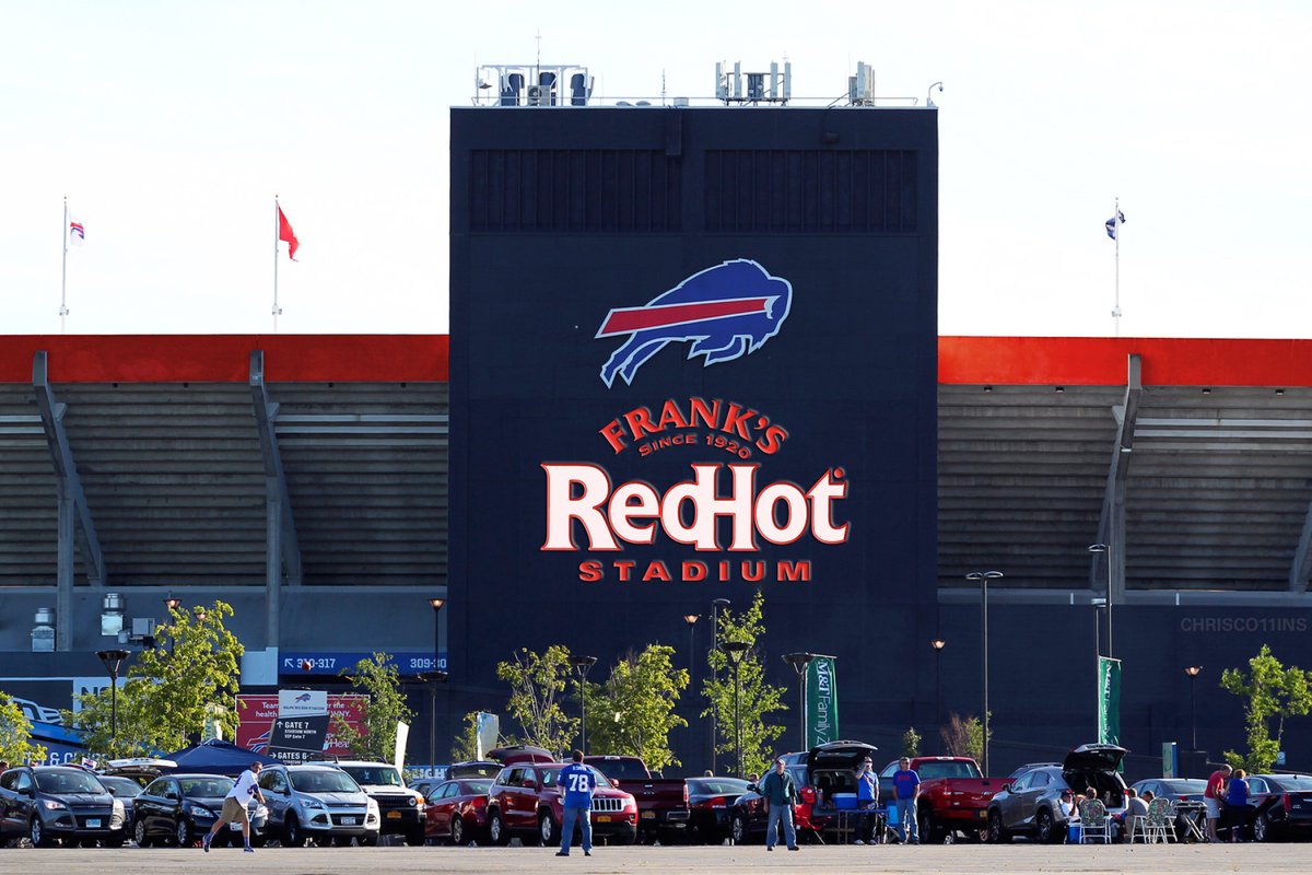 chrisco11ins's tweet image. idk.. looks pretty chill to me.

@FranksRedHot x @BuffaloBills let's do this.