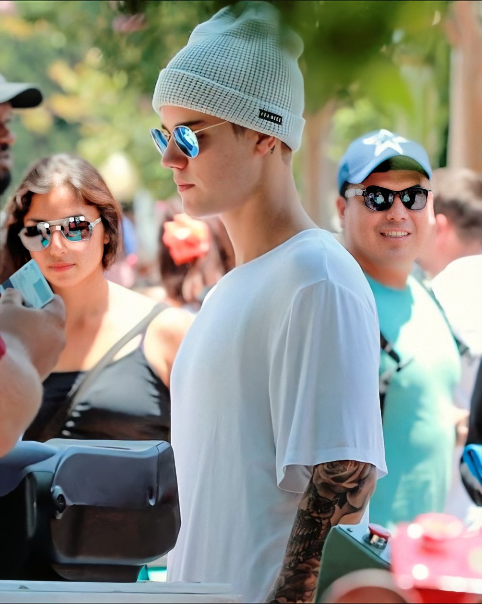 postsbiebers's tweet photo. https://t.co/LUwAjG4fJi