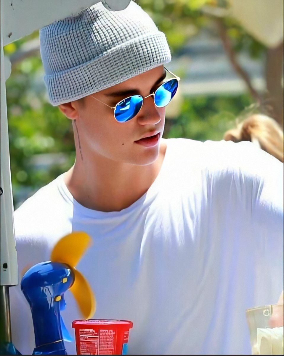 postsbiebers's tweet photo. https://t.co/LUwAjG4fJi