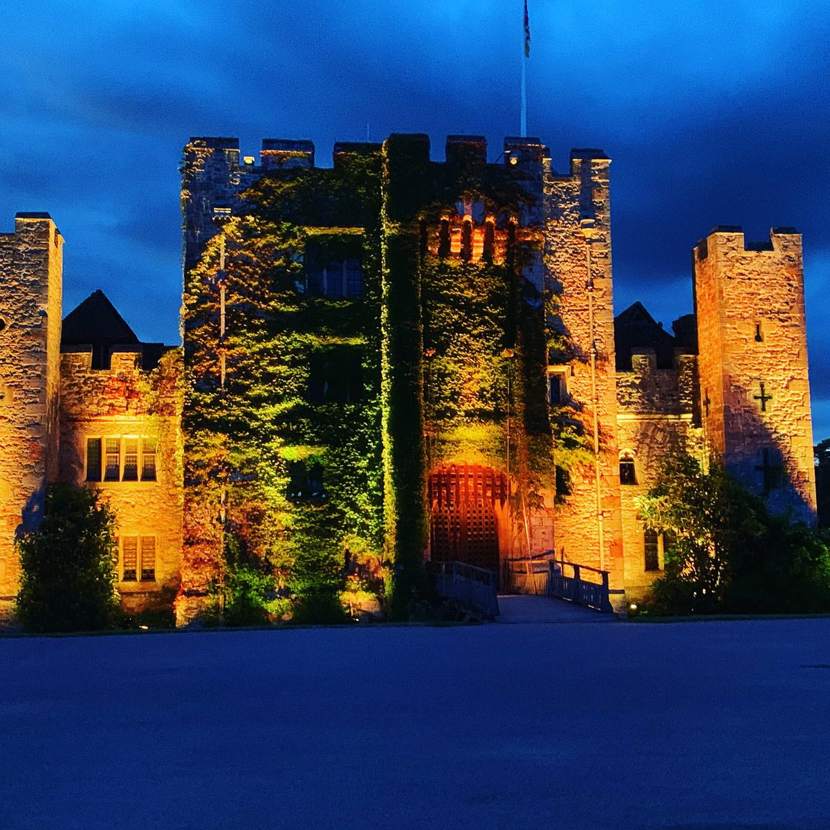 heverfestival's tweet photo. Save the (socially distanced) date for the all-new (thanks to the government guidelines last week and your amazing support) 2020 BITESIZE HEVER FESTIVAL 🎈🎈🎈Full line-up to be announced on Monday. Don’t miss it https://t.co/IdYGvARikk 
@hevercastle https://t.co/jKVspcHWP9