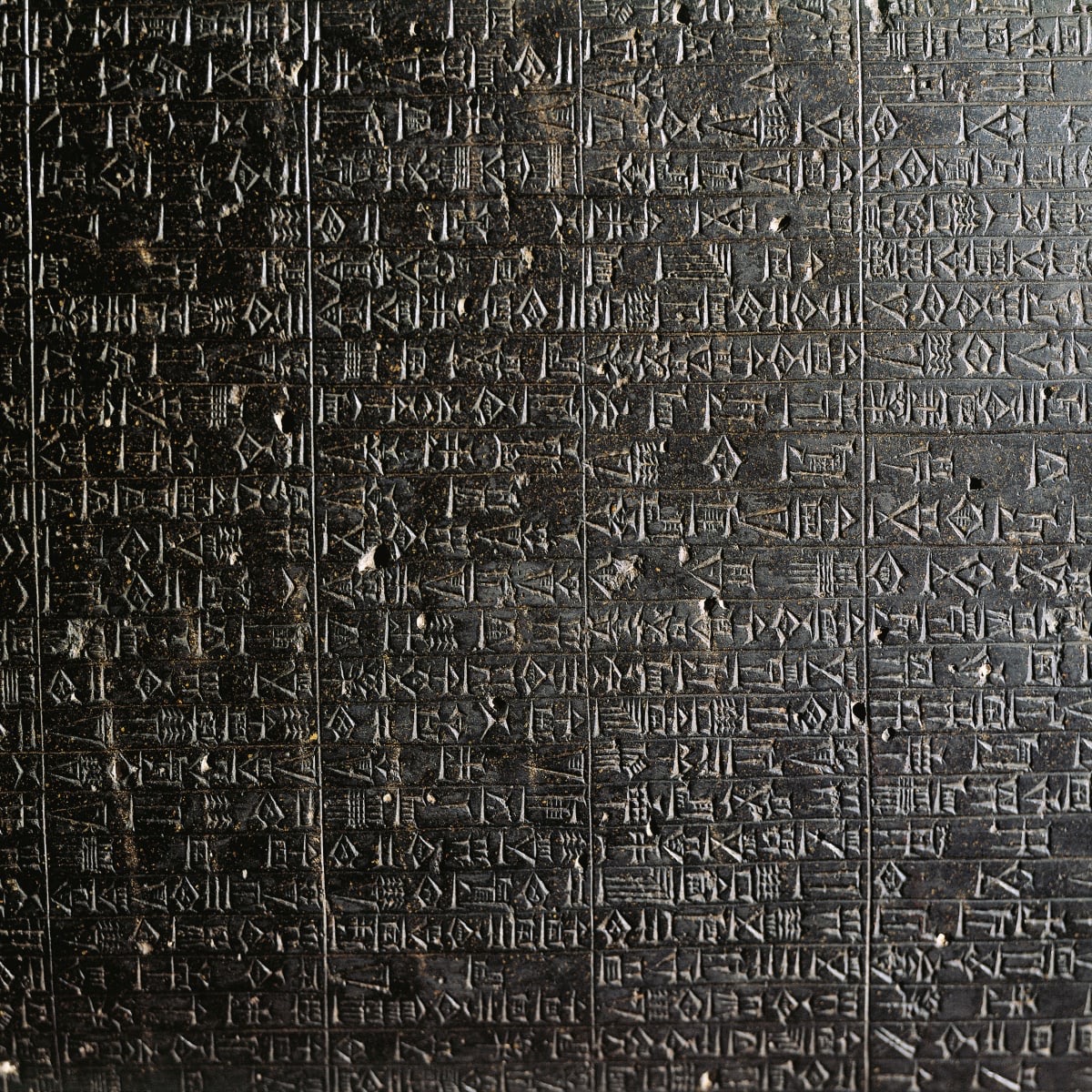Okay here goes! As promised, a thread to show you how to translate, from the original Babylonian cuneiform, a law from the Code of Hammurabi We’re going to translate together as much as possible, so you can see the entire process 