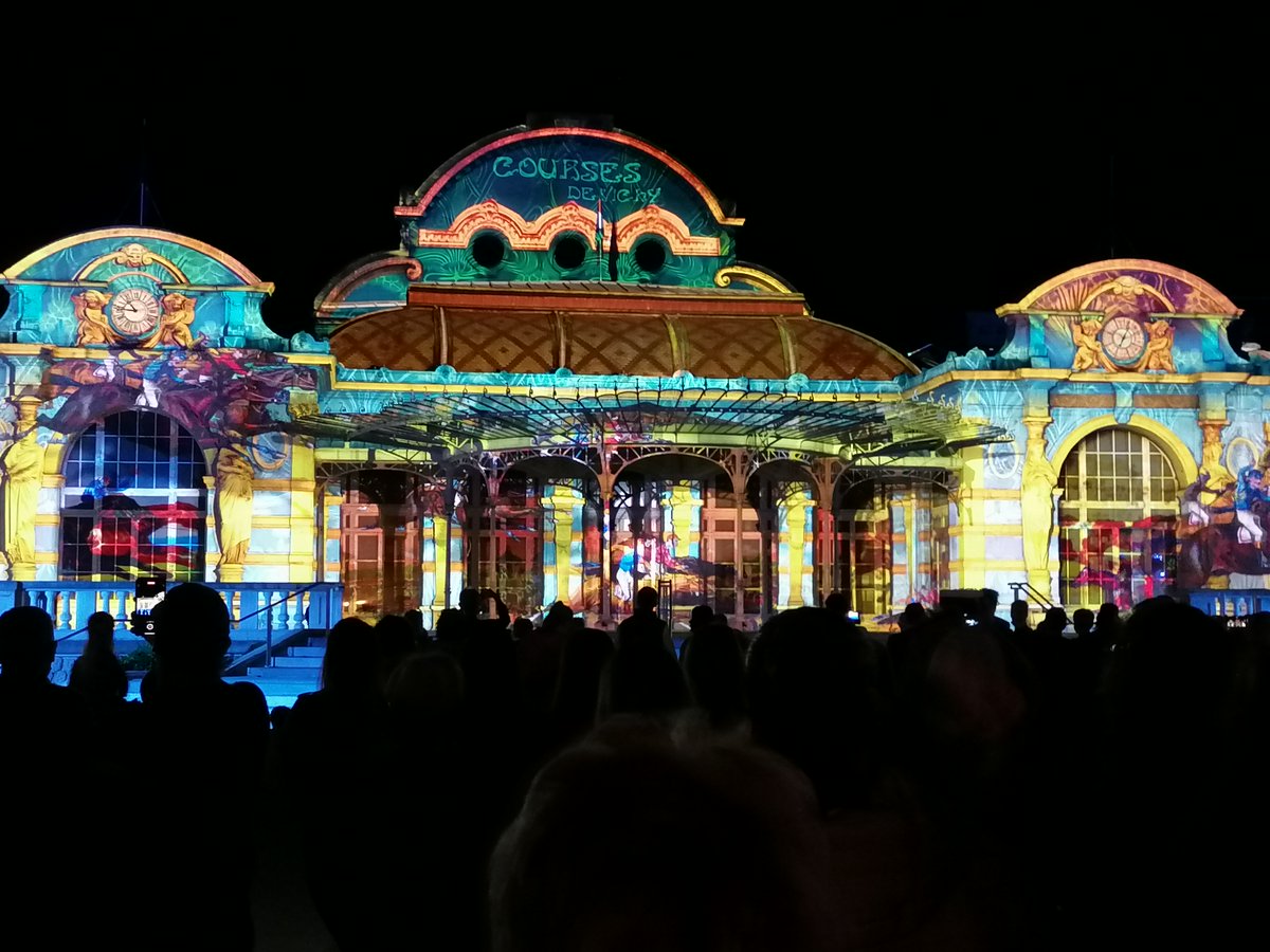 Allierdpt's tweet photo. Ce soir,  Vichy s'illumine. Le Festival "Lumières sur le Bourbonnais" est lancé avec 5 spectacles de lumières. @claude_riboulet @Aguilera_Fred @chbenoit03
@AllierTourisme @Auvergne @auvergnerhalpes #GilbertCoudene
Plus d'infos 👉 https://t.co/ecIvzjOj8j https://t.co/YQvS7E52E4