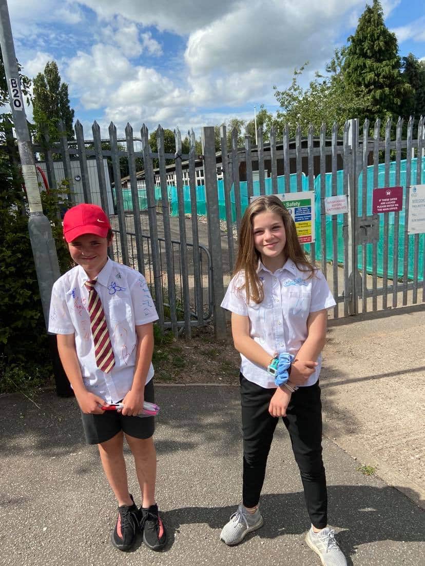 Michell02109953's tweet photo. This pair have been together since nursery,the end of an era for them but I know they will always be friends  😁proud of them both today.xx https://t.co/TOs2prKnF7