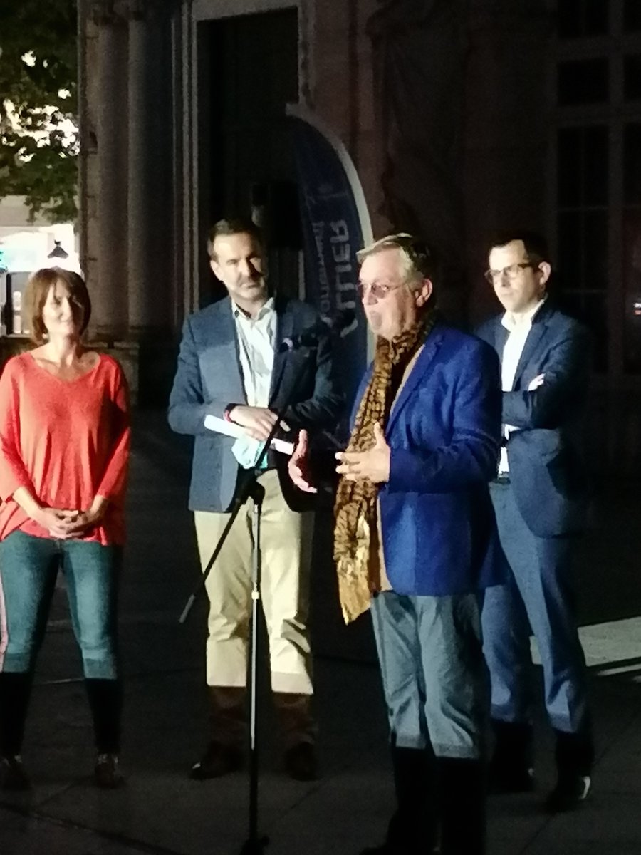 Allierdpt's tweet photo. Ce soir,  Vichy s'illumine. Le Festival "Lumières sur le Bourbonnais" est lancé avec 5 spectacles de lumières. @claude_riboulet @Aguilera_Fred @chbenoit03
@AllierTourisme @Auvergne @auvergnerhalpes #GilbertCoudene
Plus d'infos 👉 https://t.co/ecIvzjOj8j https://t.co/YQvS7E52E4